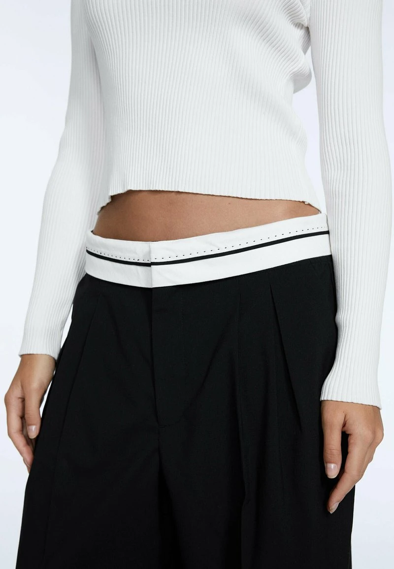 Stradivarius MIT UMGESCHLAGENEM BUND - Stoffhose - Black 4 Stradivarius MIT UMGESCHLAGENEM BUND - Stoffhose - Black – Bild 4