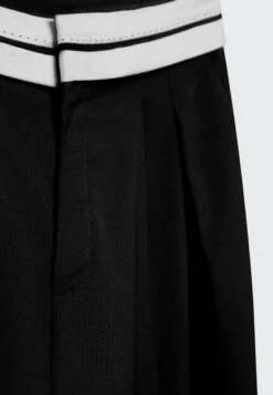 Stradivarius MIT UMGESCHLAGENEM BUND - Stoffhose - Black 11 Stradivarius MIT UMGESCHLAGENEM BUND - Stoffhose - Black -Stradivarius Deutschland Verkaufs-Shop 381378938d314548bd2c832946ad48d3