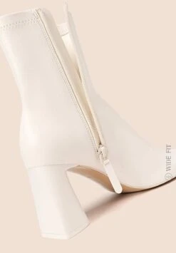 Stradivarius MIT ABSATZ - Stiefelette - Off White 8 Stradivarius MIT ABSATZ - Stiefelette - Off White -Stradivarius Deutschland Verkaufs-Shop 386cda1cd82c43fe9558d93b1df578d1