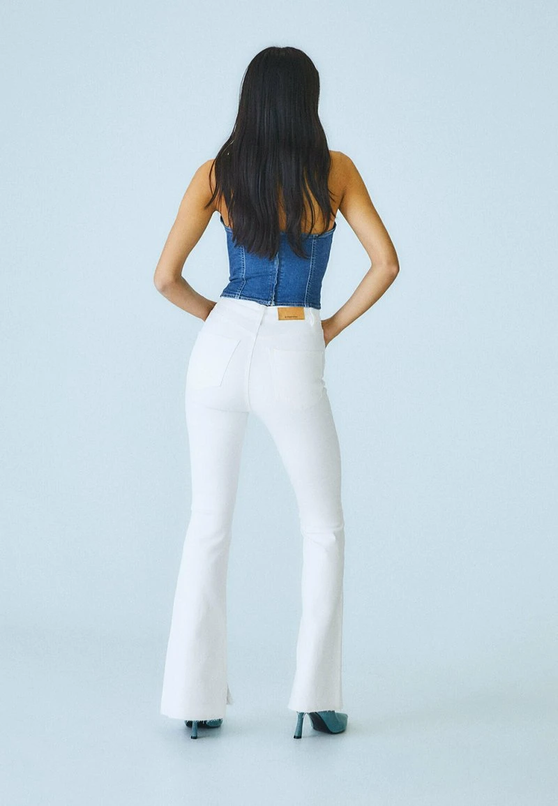 Stradivarius Jeans Bootcut - White 3 Stradivarius Jeans Bootcut - White – Bild 3