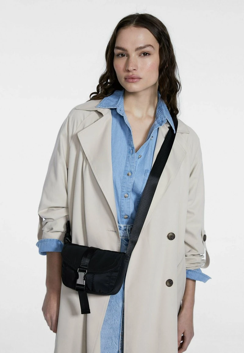 Stradivarius TECHNICAL MINI - Umhängetasche - Black 1 Stradivarius TECHNICAL MINI - Umhängetasche - Black