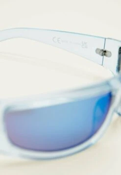 Stradivarius RESIN SPORTS - Sonnenbrille - Mottled Light Blue 9 Stradivarius RESIN SPORTS - Sonnenbrille - Mottled Light Blue -Stradivarius Deutschland Verkaufs-Shop 3d398f8dfe0d4c2cb83e339a539c14f0