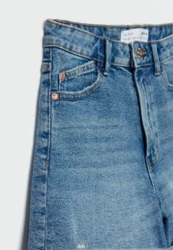 Stradivarius Jeans Shorts - Blue Denim -Stradivarius Deutschland Verkaufs-Shop 3da6744a931e4a9aa94fa70616c6cd7c