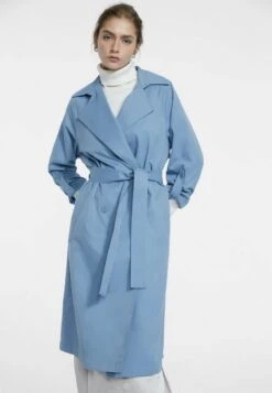 Stradivarius LANGER FLIESSENDER - Trenchcoat - Light Blue