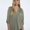 Stradivarius MIT REVERSKRAGEN - Bluse - Mottled Green