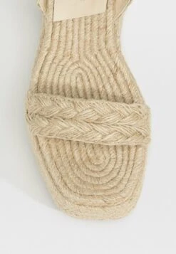 Stradivarius WITH BUCKLES - Keilsandalette - Nude -Stradivarius Deutschland Verkaufs-Shop 40b11c0e01004d198a8c3430b8ae2baa