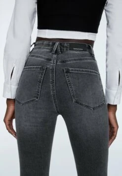 Stradivarius MIT SEHR HOHEM BUND - Jeans Skinny Fit - Light Grey 9 Stradivarius MIT SEHR HOHEM BUND - Jeans Skinny Fit - Light Grey -Stradivarius Deutschland Verkaufs-Shop 40b3b35f07f24fd0afee04109811f33f