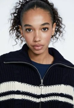 Stradivarius MIT ZOPFMUSTER UND REISSVERSCHLUSS - Strickjacke - Dark Blue -Stradivarius Deutschland Verkaufs-Shop 410b96a244e941c582df5b268eb7a5b9