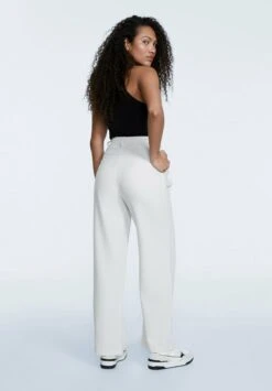 Stradivarius Stoffhose - Off White 8 Stradivarius Stoffhose - Off White -Stradivarius Deutschland Verkaufs-Shop 41adee54c7eb47ecae7706478c646eaa