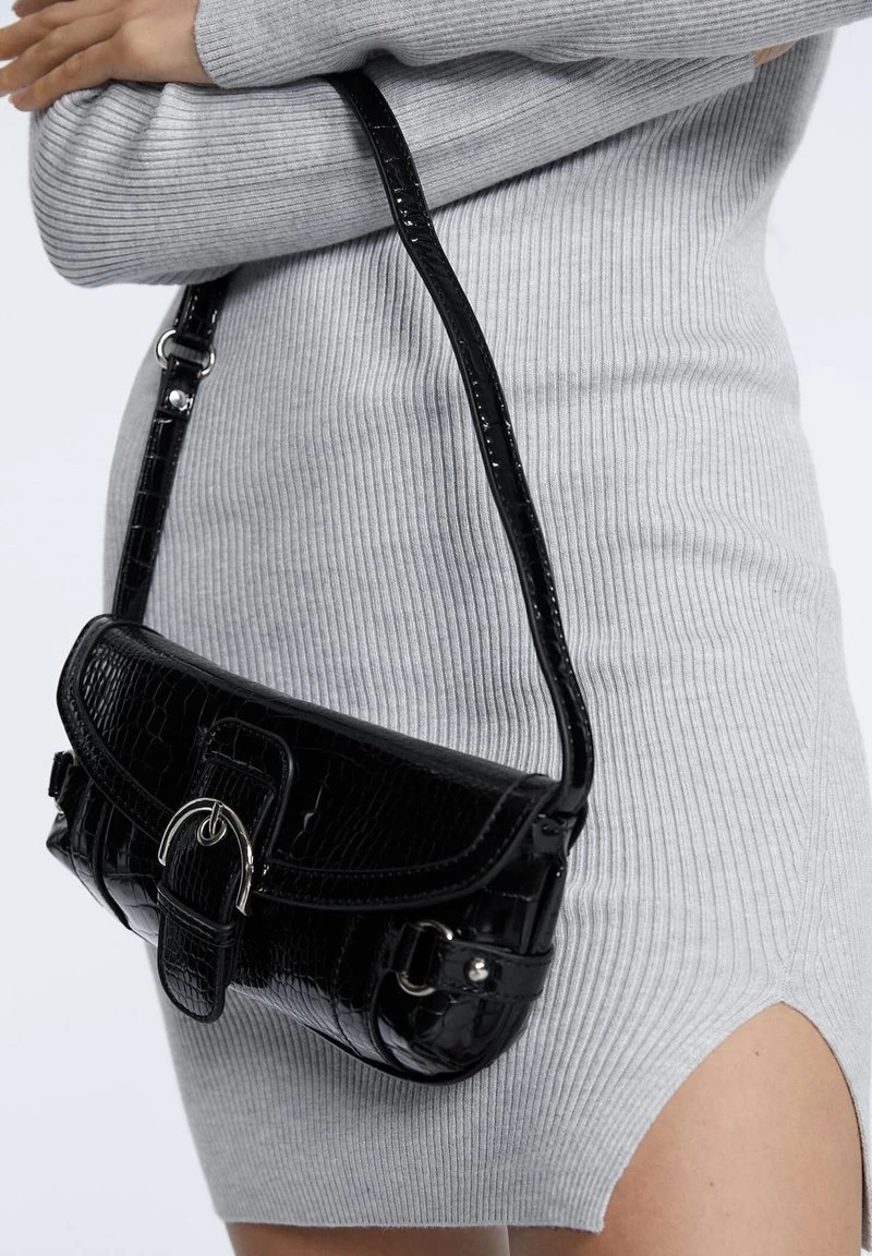 Stradivarius MIT SCHNALLE 03623301 - Handtasche - Black 1 Stradivarius MIT SCHNALLE 03623301 - Handtasche - Black