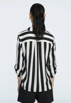 Stradivarius MIT REVERSKRAGEN - Bluse - Beige 8 Stradivarius MIT REVERSKRAGEN - Bluse - Beige -Stradivarius Deutschland Verkaufs-Shop 429f6aabf5b84149a1cbd2266e596e0f