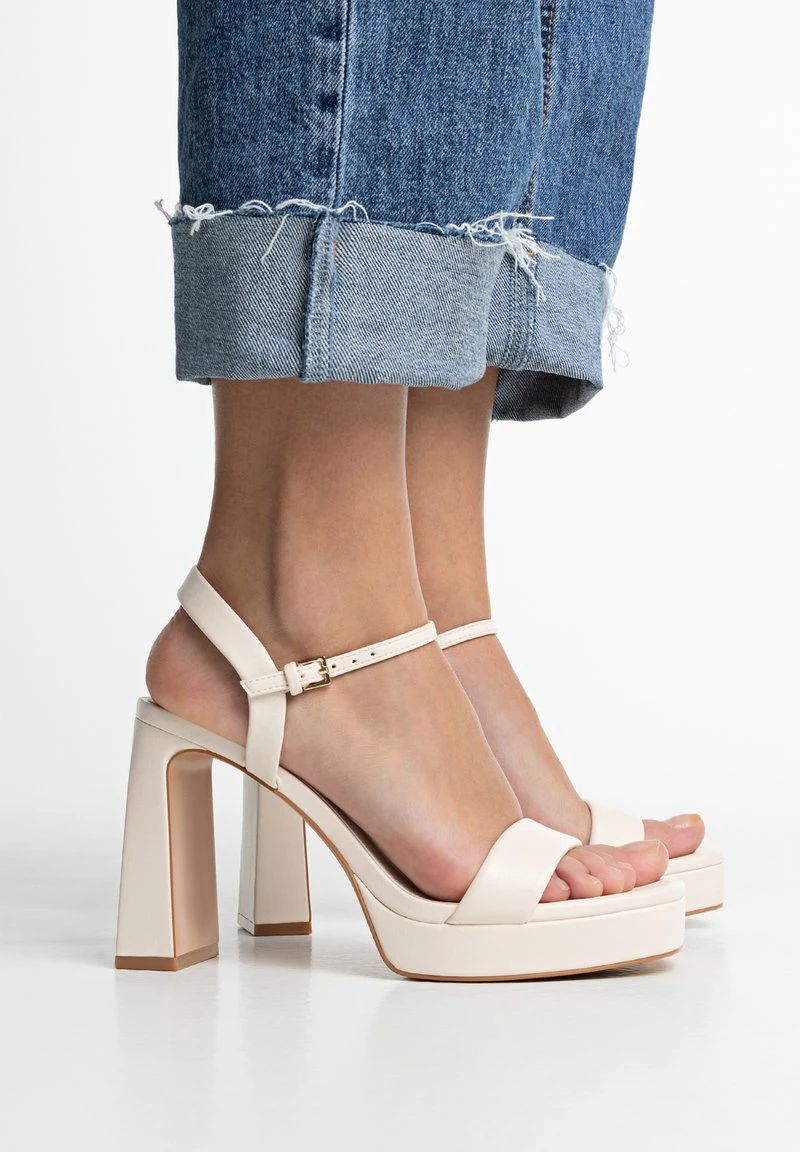 Stradivarius MIT ABSATZ UND PLATEAU - Brautschuh - Off White 2 Stradivarius MIT ABSATZ UND PLATEAU - Brautschuh - Off White – Bild 2