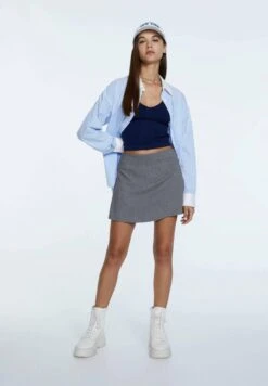 Stradivarius MIT V-AUSSCHNITT - Langarmshirt - Neon Blue 9 Stradivarius MIT V-AUSSCHNITT - Langarmshirt - Neon Blue -Stradivarius Deutschland Verkaufs-Shop 450565e83c05419096c3ef2c61bce347