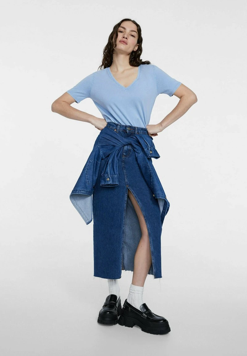 Stradivarius ACID WASH V-NECK - T-Shirt Basic - Blue 2 Stradivarius ACID WASH V-NECK - T-Shirt Basic - Blue – Bild 2