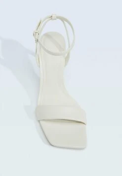 Stradivarius MIT GESTEPPTEN RIEMCHEN - Brautschuh - Offwhite 8 Stradivarius MIT GESTEPPTEN RIEMCHEN - Brautschuh - Offwhite -Stradivarius Deutschland Verkaufs-Shop 47adcab4a39d4e4c987fda19dab5fab3