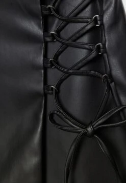 Stradivarius Shorts - Black 11 Stradivarius Shorts - Black -Stradivarius Deutschland Verkaufs-Shop 4978a06bfa094f09b63bbacbf94c5133