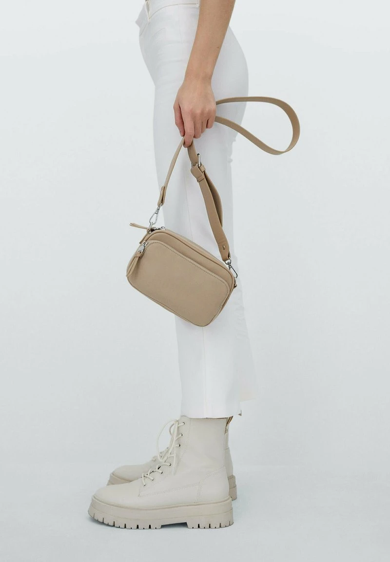 Stradivarius Umhängetasche - Beige 2 Stradivarius Umhängetasche - Beige – Bild 2