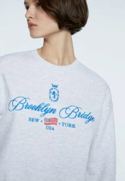 Stradivarius MIT STICKEREI 02501501 - Sweatshirt - Grey -Stradivarius Deutschland Verkaufs-Shop 4bc874374cc34a43b4a81f522b03ebb8