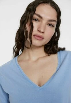 Stradivarius ACID WASH V-NECK - T-Shirt Basic - Blue 9 Stradivarius ACID WASH V-NECK - T-Shirt Basic - Blue -Stradivarius Deutschland Verkaufs-Shop 4ed8a0d608bf4c61a64c1f45f76ca003