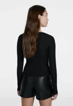 Stradivarius Langarmshirt - Black 8 Stradivarius Langarmshirt - Black -Stradivarius Deutschland Verkaufs-Shop 4f36573a0c454b959999e0cf02c87f16