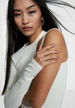 Stradivarius ASYMMETRIC SEAMLESS WITH DOUBLE STRAP DETAIl - Langarmshirt - Off White 9 Stradivarius ASYMMETRIC SEAMLESS WITH DOUBLE STRAP DETAIl - Langarmshirt - Off White -Stradivarius Deutschland Verkaufs-Shop 5001bf3c396846a09a28db47580da2d9