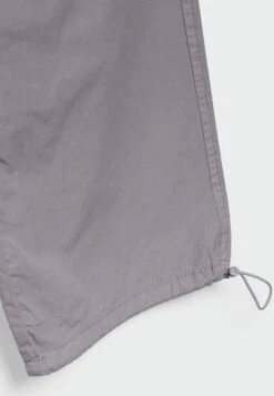 Stradivarius PARACHUTE POPELIN - Jogginghose - Light Grey -Stradivarius Deutschland Verkaufs-Shop 5068d2c3469649c0afb041c8e4a92fd6