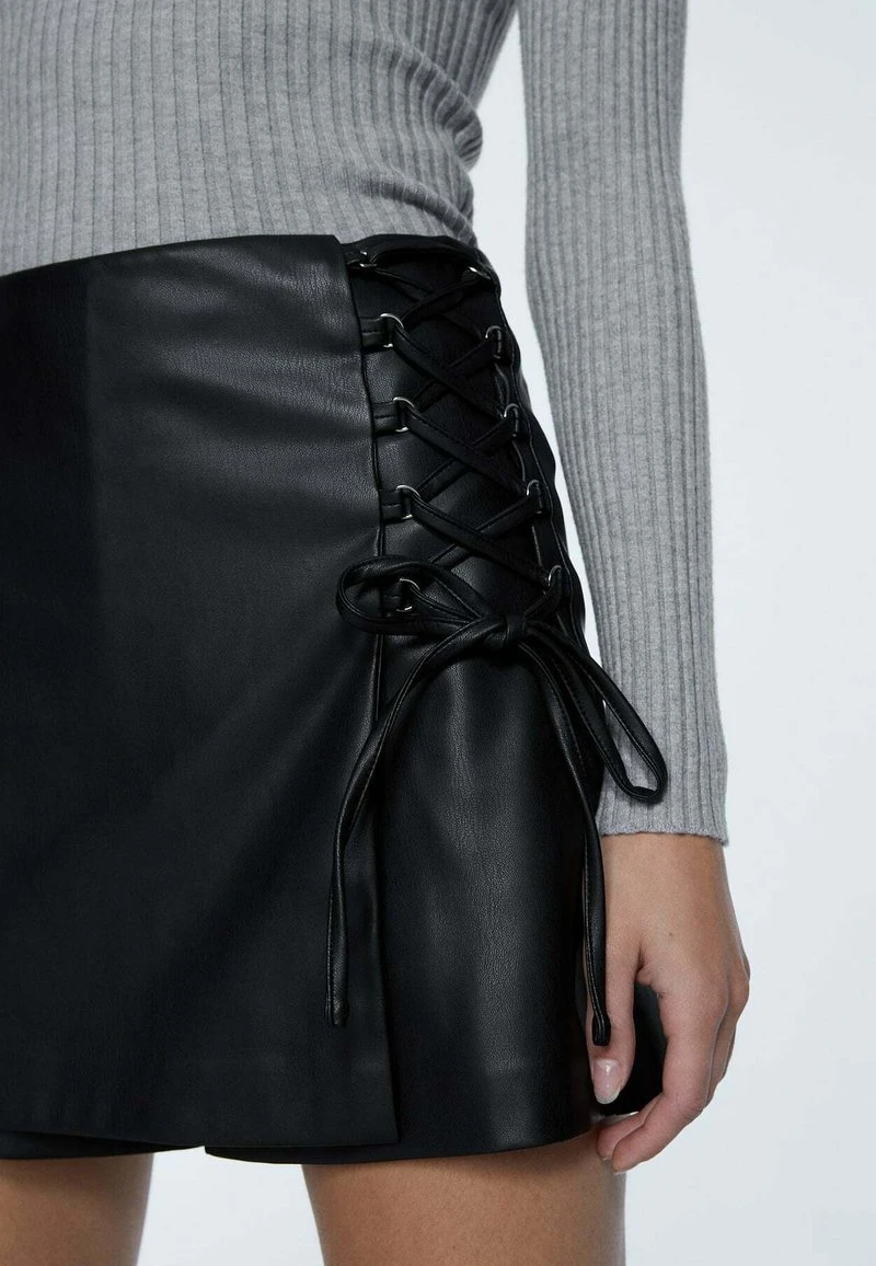 Stradivarius Shorts - Black 4 Stradivarius Shorts - Black – Bild 4