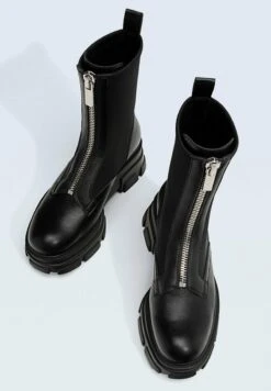 Stradivarius FLACHE MIT REISSVERSCHLUSS UND PROFIL - Stiefelette - Black -Stradivarius Deutschland Verkaufs-Shop 555f93708b544b2dae898e8a971f9077