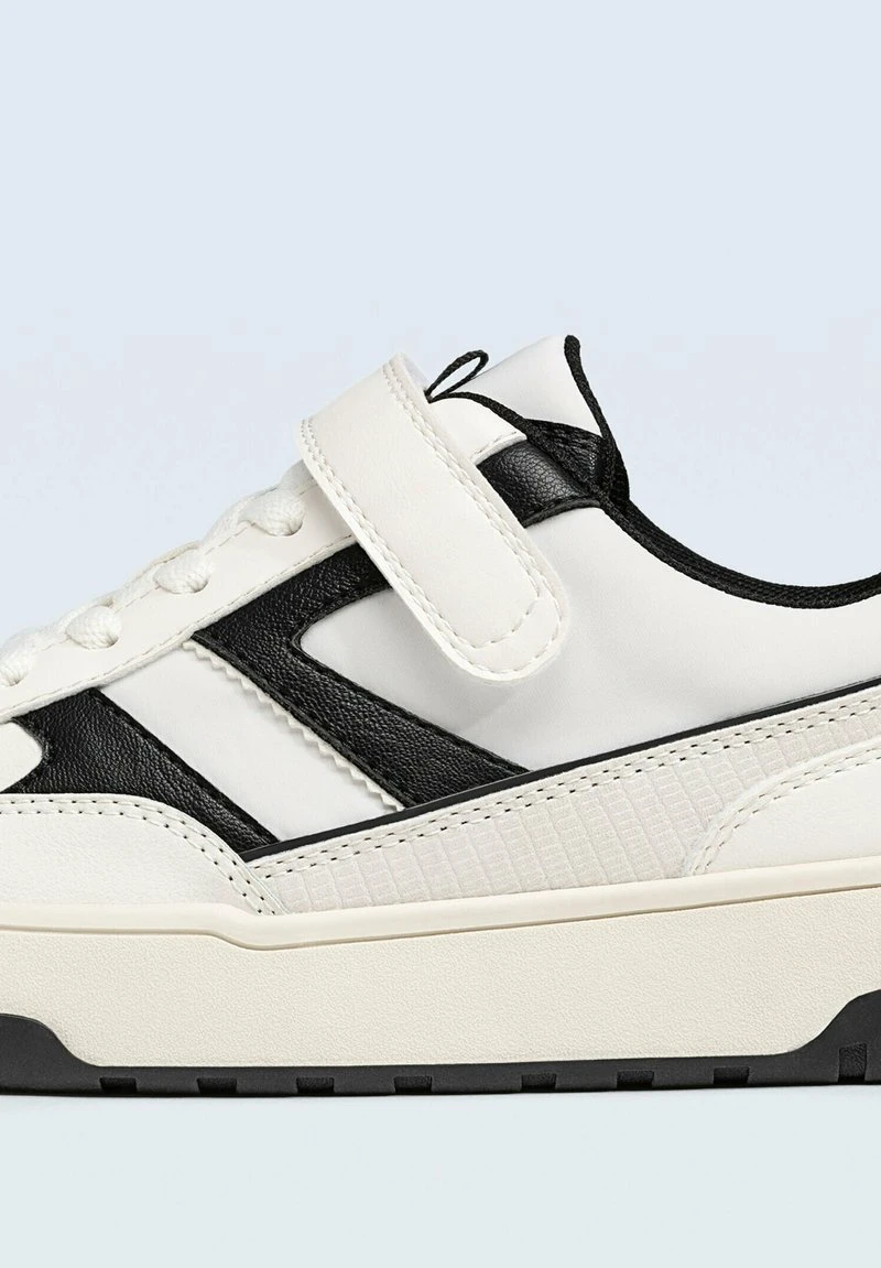 Stradivarius WITH STRAP DETAIL - Sneaker Low - Black 6 Stradivarius WITH STRAP DETAIL - Sneaker Low - Black – Bild 6