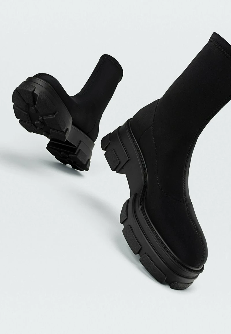 Stradivarius MIT PROFILSOHLE - Plateaustiefelette - Black 5 Stradivarius MIT PROFILSOHLE - Plateaustiefelette - Black – Bild 5