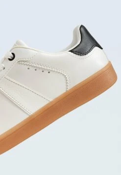 Stradivarius CASUAL IM RETROLOOK - Sneaker Low - White -Stradivarius Deutschland Verkaufs-Shop 5785e14606be4fb081ade8fcfb0469dd