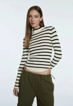 Stradivarius MIT HALBHOHEM ROLLKRAGEN UND ABGERUNDETEM SAUM 05004740 - Strickpullover - Beige