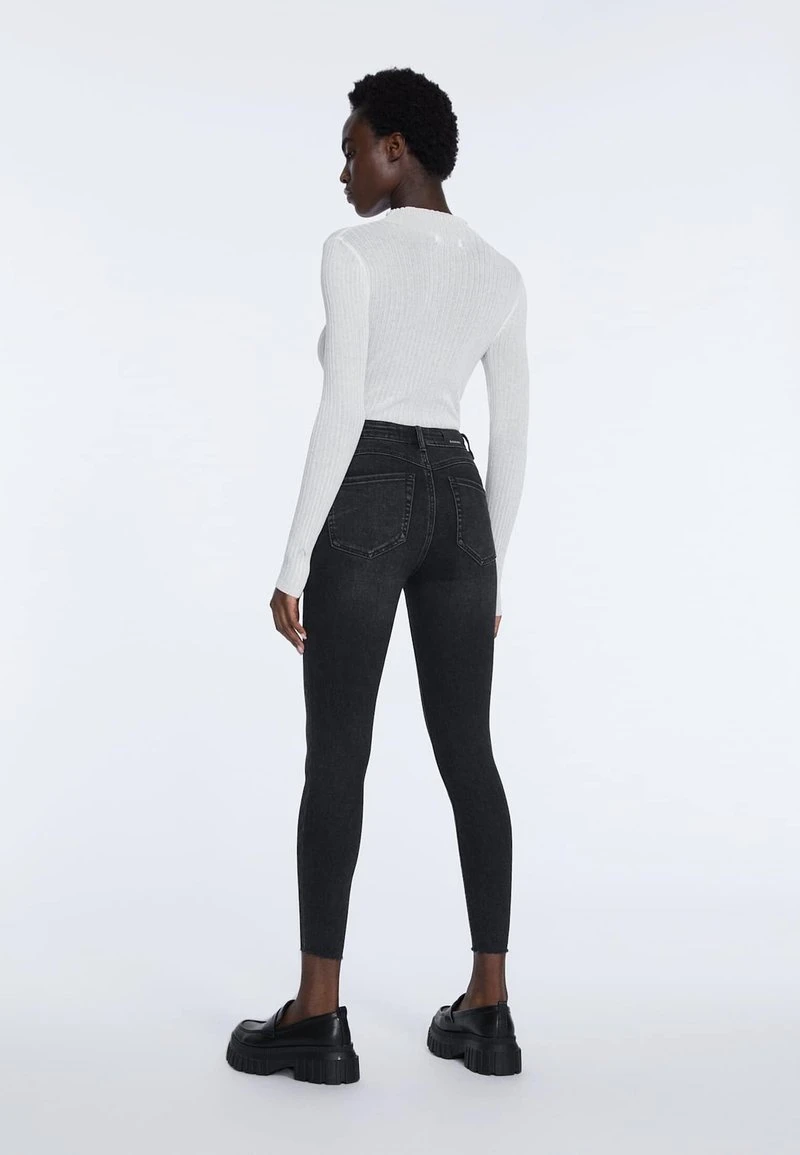 Stradivarius PUSH-UP - Jeans Skinny Fit - Black Denim 3 Stradivarius PUSH-UP - Jeans Skinny Fit - Black Denim – Bild 3