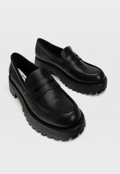 Stradivarius WIDE - Slipper - Black 11 Stradivarius WIDE - Slipper - Black -Stradivarius Deutschland Verkaufs-Shop 5a23f51108654f17874d0c5956489639