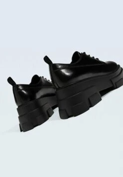 Stradivarius Schnürer - Black 8 Stradivarius Schnürer - Black -Stradivarius Deutschland Verkaufs-Shop 5d05745ab31b400d97b6e7f3835de09e