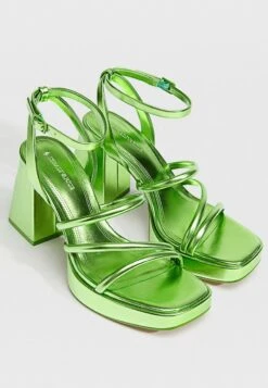 Stradivarius WITH METALLIC STRAPS - Plateausandalette - Green 11 Stradivarius WITH METALLIC STRAPS - Plateausandalette - Green -Stradivarius Deutschland Verkaufs-Shop 5d60480d68bb49de83bc40dedabf1198