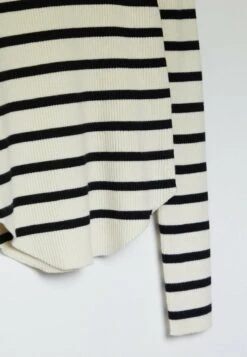 Stradivarius MIT HALBHOHEM ROLLKRAGEN UND ABGERUNDETEM SAUM 05004740 - Strickpullover - Beige -Stradivarius Deutschland Verkaufs-Shop 5dea26681624425499748e9660dbadc1