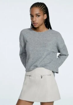 Stradivarius Shorts - Offwhite