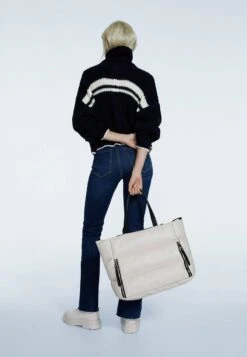 Stradivarius GESTEPPTE - Handtasche - Off White