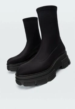 Stradivarius MIT PROFILSOHLE - Plateaustiefelette - Black 8 Stradivarius MIT PROFILSOHLE - Plateaustiefelette - Black -Stradivarius Deutschland Verkaufs-Shop 632428a99e3444fd82f6501b44114c78