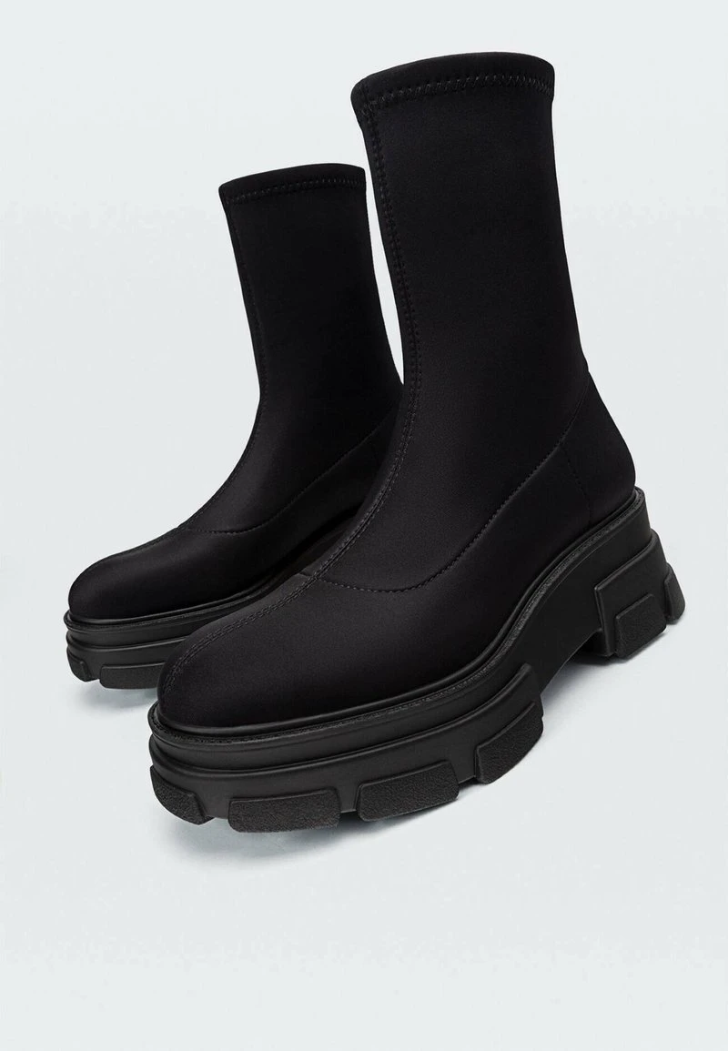 Stradivarius MIT PROFILSOHLE - Plateaustiefelette - Black 3 Stradivarius MIT PROFILSOHLE - Plateaustiefelette - Black – Bild 3