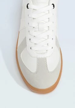 Stradivarius CASUAL IM RETROLOOK - Sneaker Low - White -Stradivarius Deutschland Verkaufs-Shop 6344df0bb9934779b31f41dd2c945dd3