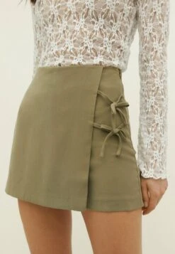 Stradivarius FLOWING WITH BOW DETAIL - Wickelrock - Khaki 9 Stradivarius FLOWING WITH BOW DETAIL - Wickelrock - Khaki -Stradivarius Deutschland Verkaufs-Shop 63559a410c13410f94f83114ab7f7b6e