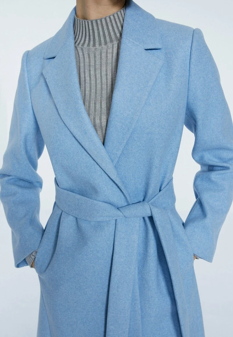Stradivarius MIT GÜRTEL - Klassischer Mantel - Blue 4 Stradivarius MIT GÜRTEL - Klassischer Mantel - Blue – Bild 4