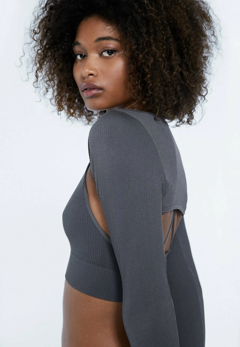 Stradivarius NAHTLOSER - Strickjacke - Dark Grey 4 Stradivarius NAHTLOSER - Strickjacke - Dark Grey – Bild 4