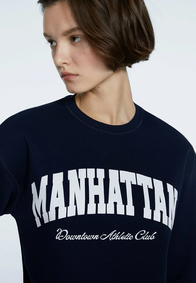 Stradivarius CROPPED MIT PRINT 06601661 - Sweatshirt - Dark Blue 4 Stradivarius CROPPED MIT PRINT 06601661 - Sweatshirt - Dark Blue – Bild 4