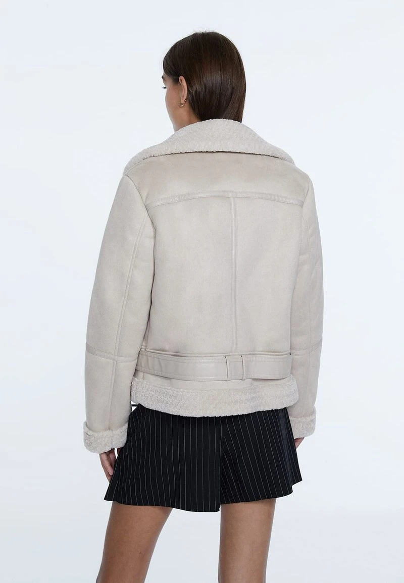 Stradivarius Kunstlederjacke - Off White 3 Stradivarius Kunstlederjacke - Off White – Bild 3