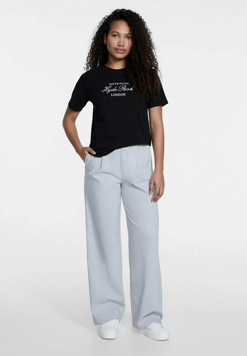 Stradivarius EMBROIDERED - T-Shirt Print - Black 2 Stradivarius EMBROIDERED - T-Shirt Print - Black – Bild 2