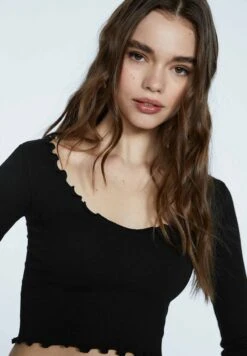 Stradivarius NAHTLOSES MIT WELLENSAUM - Langarmshirt - Black 9 Stradivarius NAHTLOSES MIT WELLENSAUM - Langarmshirt - Black -Stradivarius Deutschland Verkaufs-Shop 6768670e3ef44558b5312e0f88fe3ec2