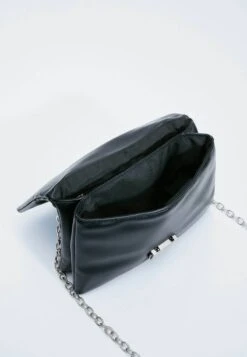 Stradivarius MIT VERSCHLUSS - Umhängetasche - Black 9 Stradivarius MIT VERSCHLUSS - Umhängetasche - Black -Stradivarius Deutschland Verkaufs-Shop 68bc2959a4d046f0b01450bbd4471908